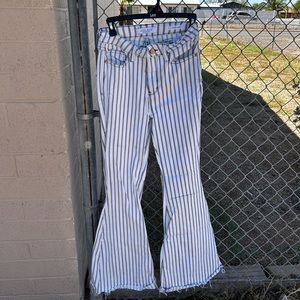Judy blue pin stripped jeans 5/27(very stretchy)